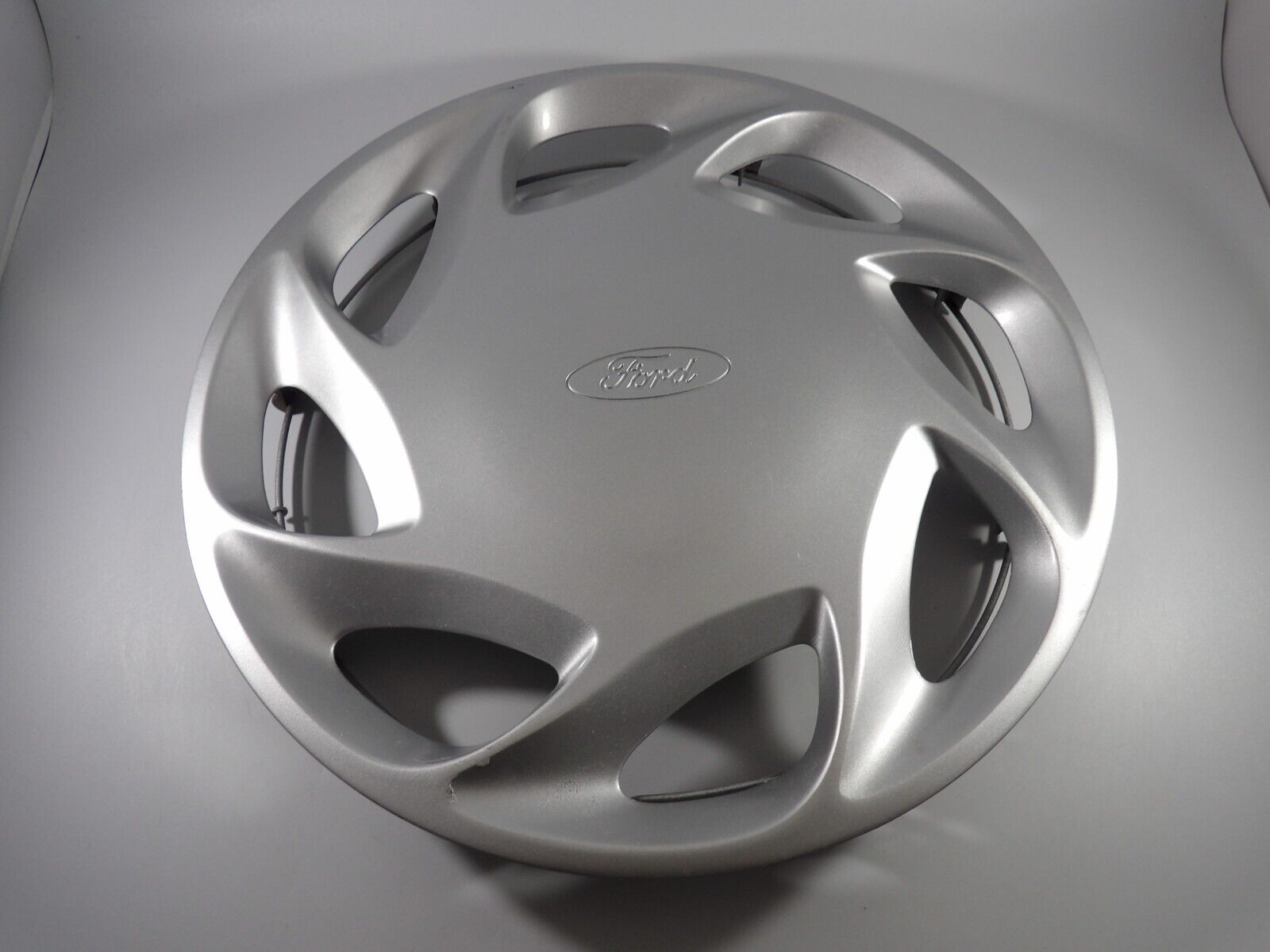1992-1993 Ford Festiva, 1994 1995-1996 Ford Aspire wheel hubcap, OEM # F4BZ1130C