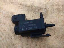 Land Rover Discovery II 1999-04 and 1999-2002 Range Rover Vacuum Control Valve picture