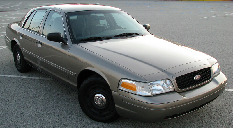  2004 Ford Crown Victoria Base