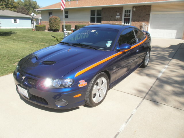 Midnight Blue Metalic 2005 Pontiac GTO 