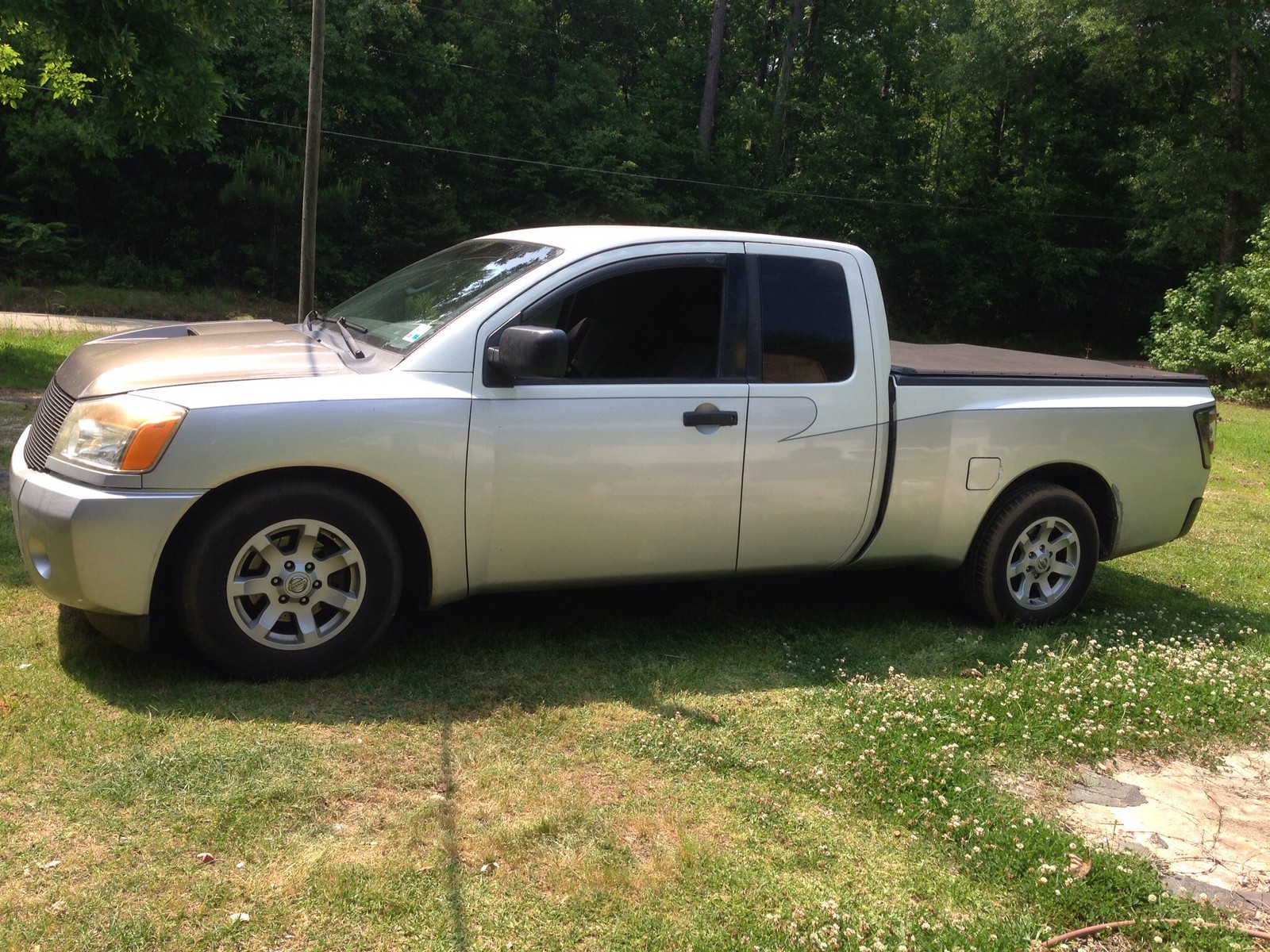 2004 Silver & White Nissan Titan XE KC N/A Non Cammed picture, mods, upgrades