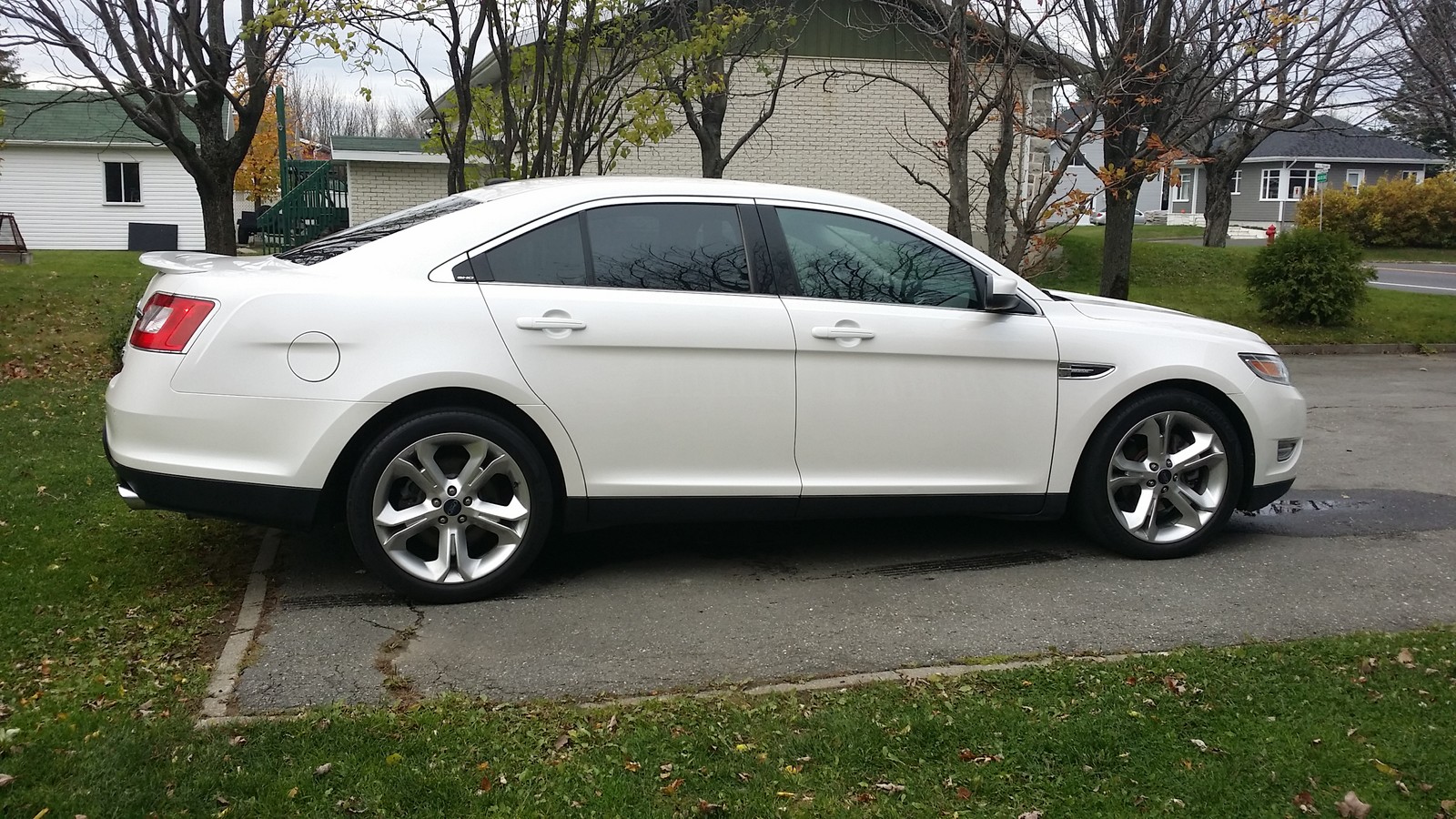 2010 white Ford Taurus SHO picture, mods, upgrades