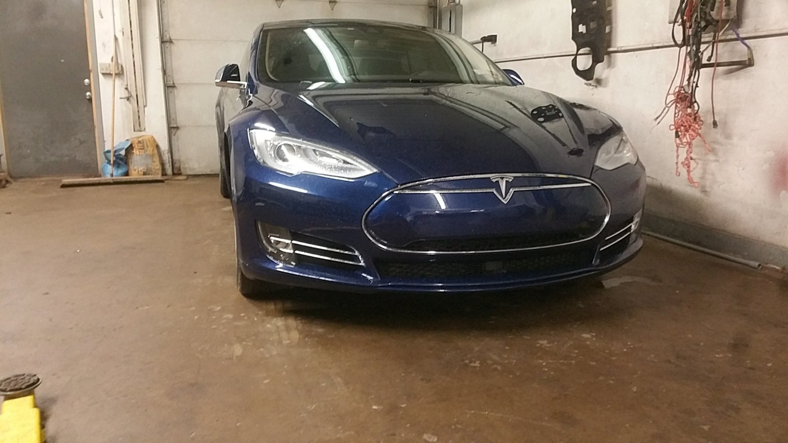 Blue 2016 Tesla Model S P90DL v2