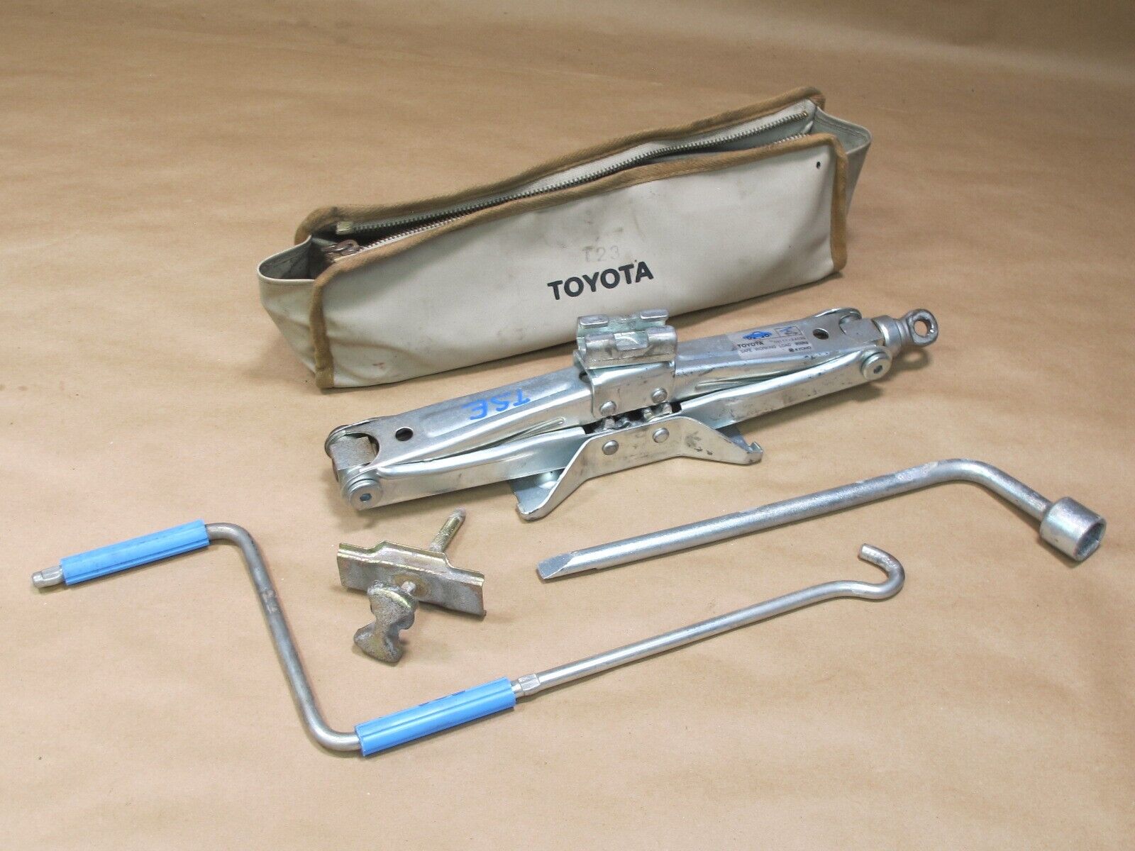 🥇86-92 TOYOTA SUPRA MK3 SPARE TIRE LIFT JACK TOOL WRENCH & CASE SET OEM