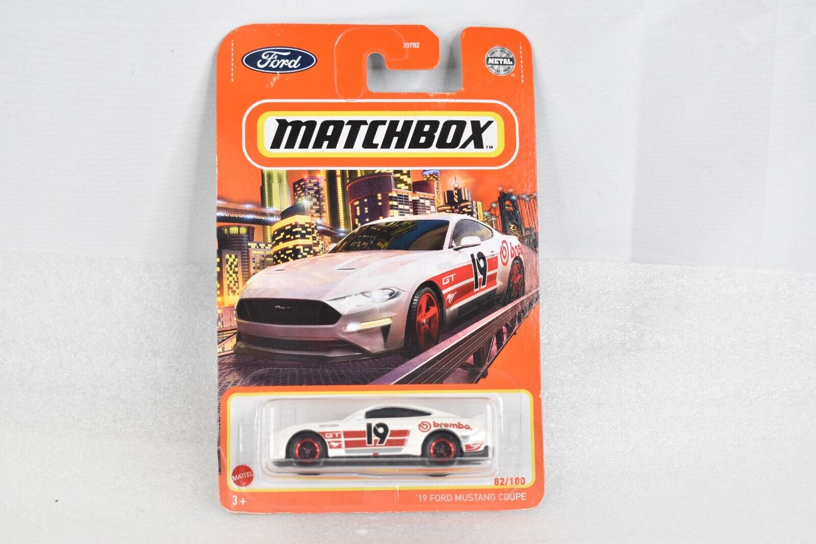 Matchbox 2021 White & Red \'19 Ford Mustang Coupe #82/100 - New