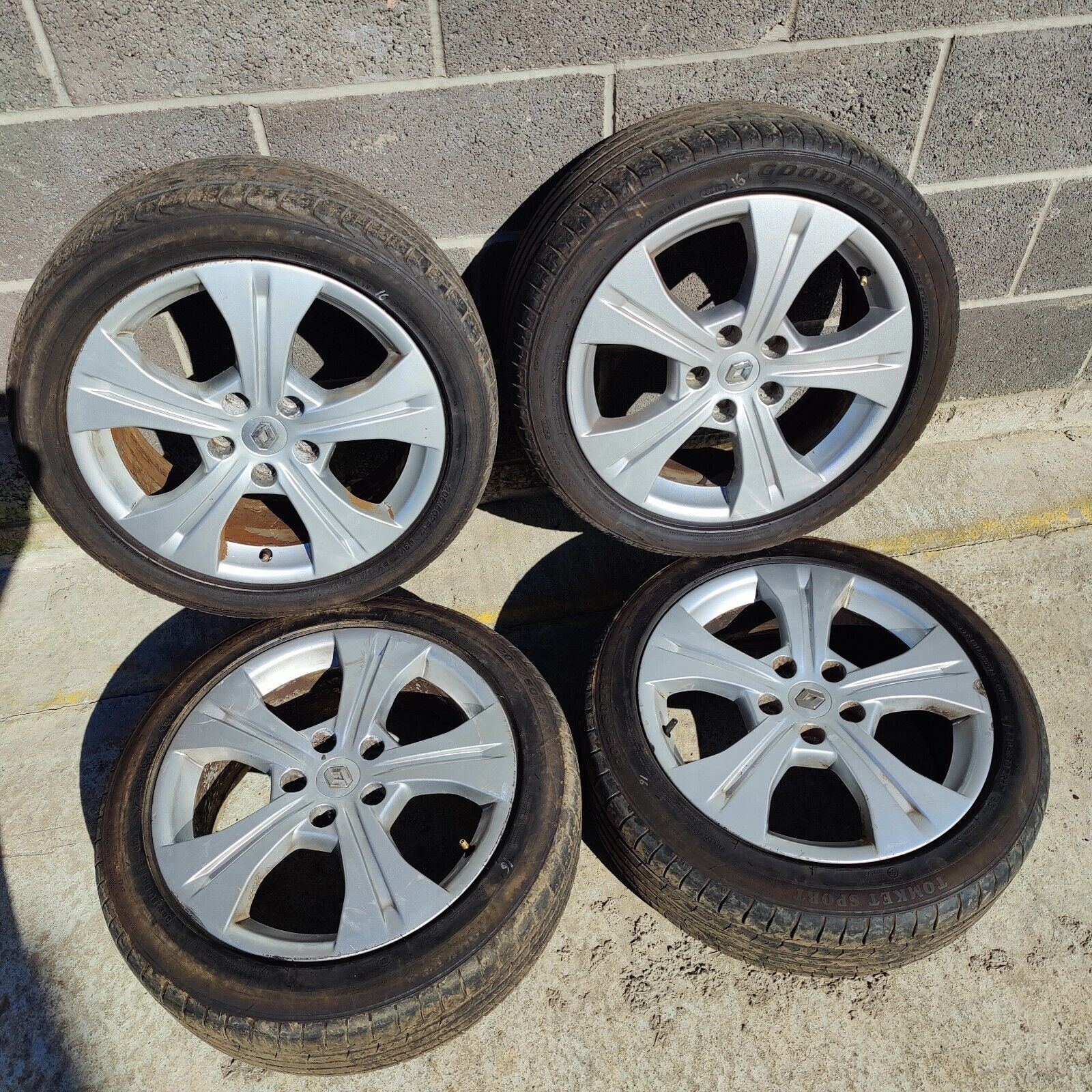 RENAULT MEGANE ALLOY WHEELS WITH TYRES 205/50 R17