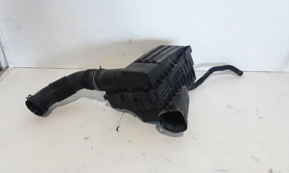 2014-2017 Volkswagen Passat Air Cleaner Intake Box Assembly 1.8L engine ID CPKA
