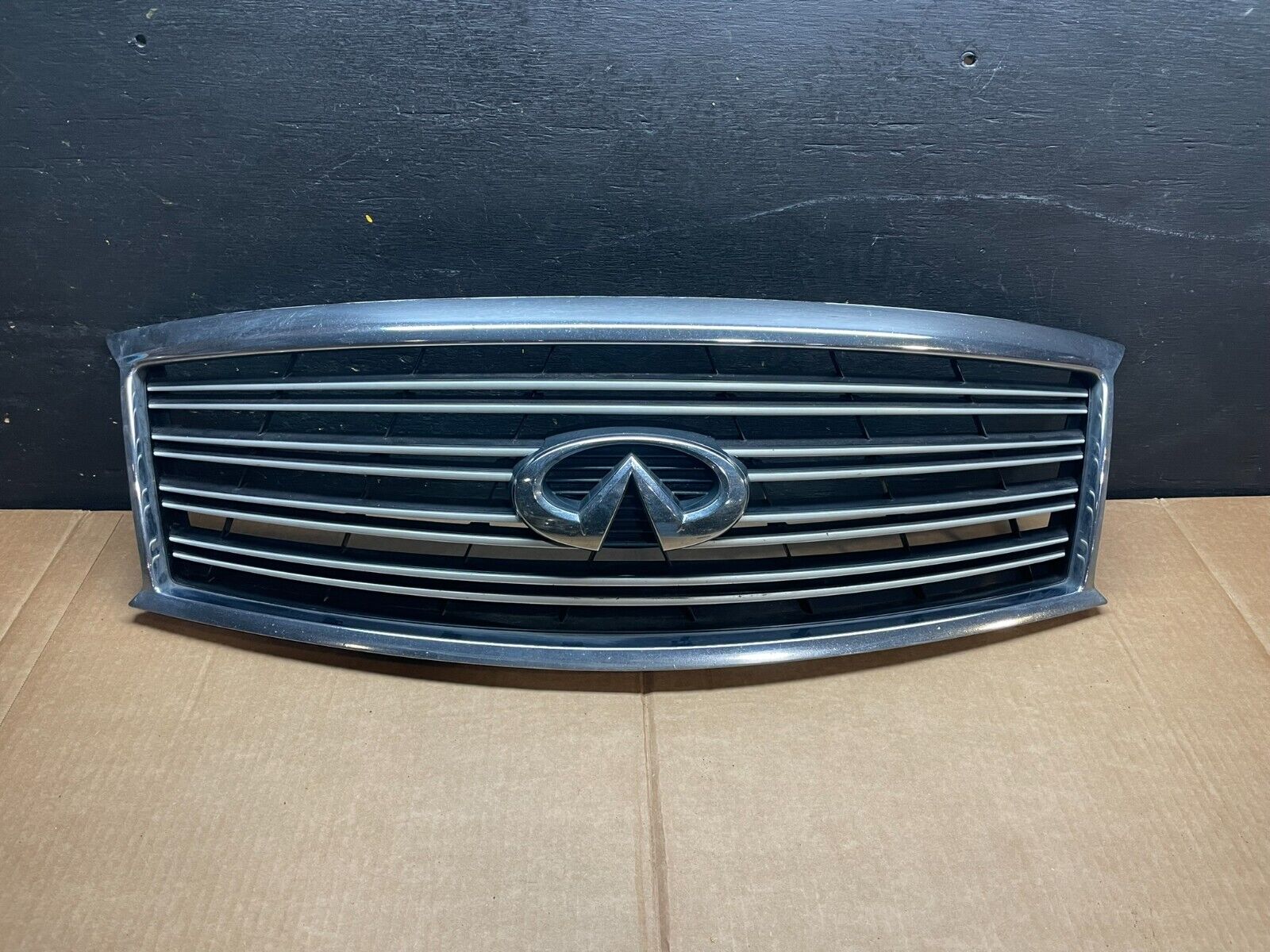 2011 to 2013 Infiniti M37 M56 Front Upper Grill Grille B025 DG1