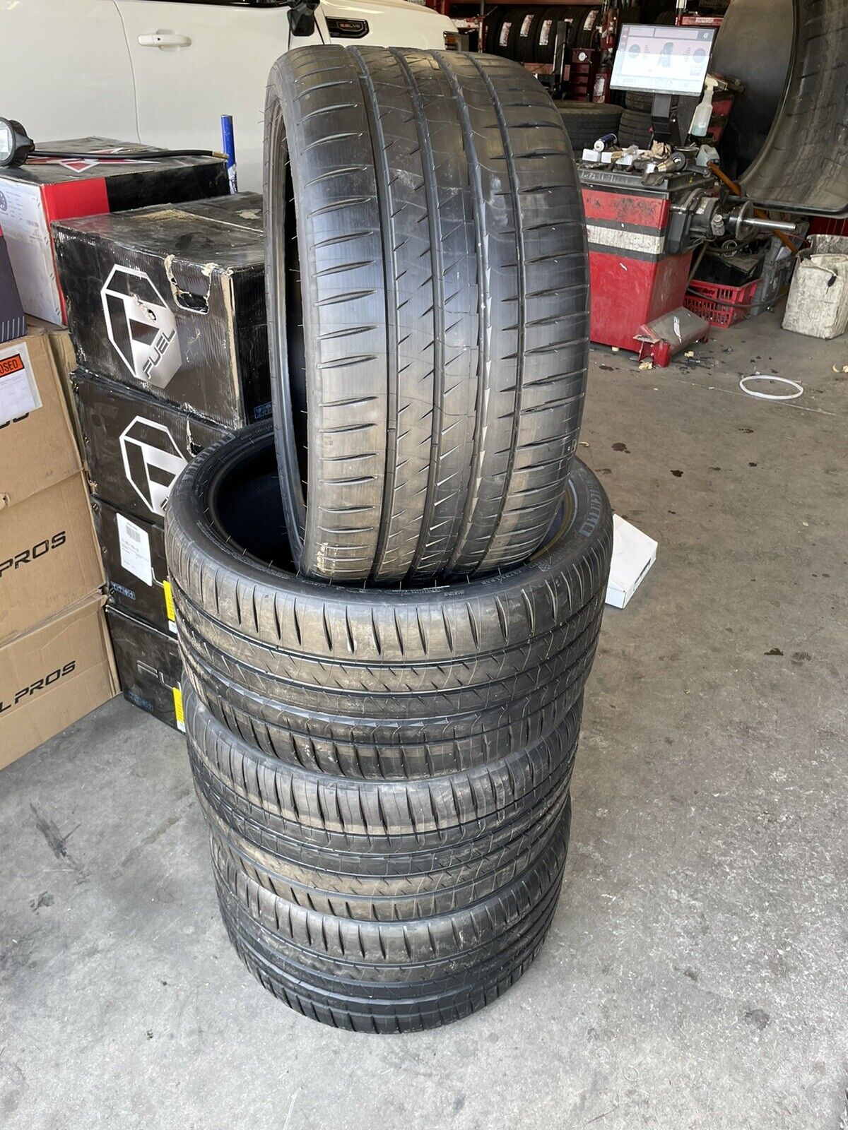 Michelin Pilot Sport  4S T2 295/30R21 Tires