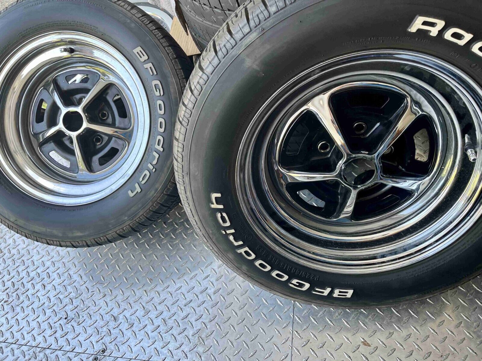 Set of 4 Magnum 500  15' wheels and tires