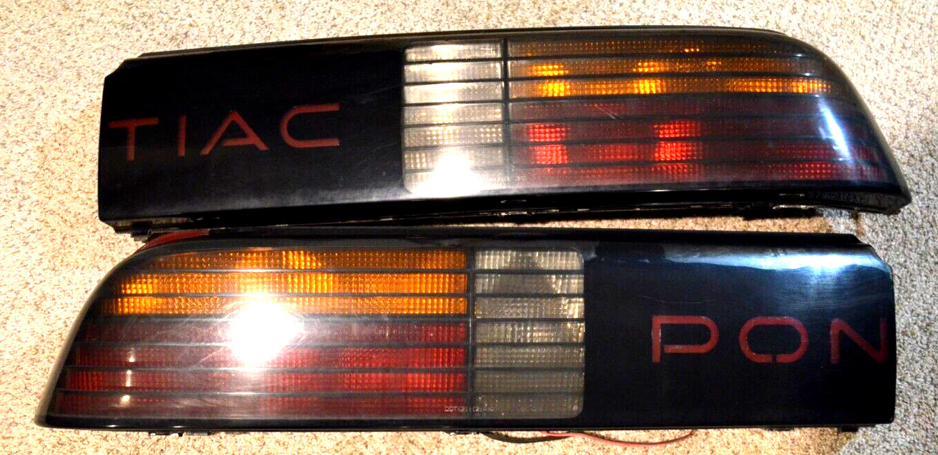 PONTIAC FIERO TAILLIGHT TAIL LIGHT  DRIVER PASSENGER WITH HARNESSES AUTHENTIC