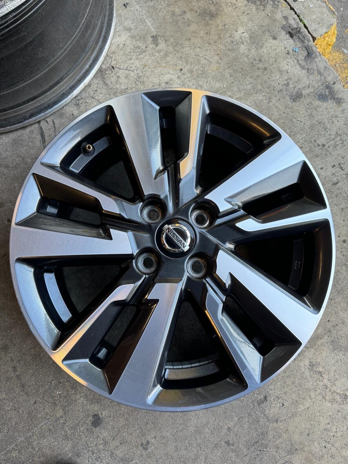 Nissan Versa Wheel  OEM A Grade Charcoal Mach