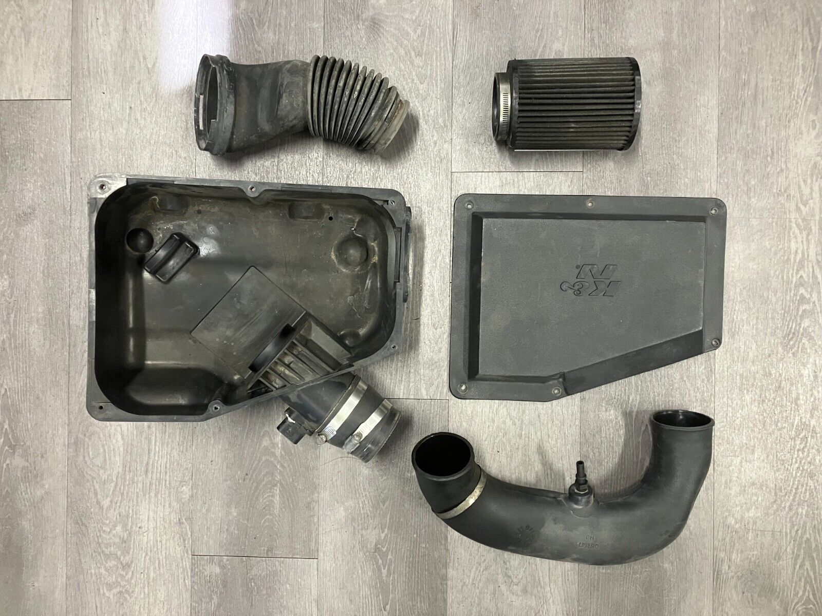 2008 2009 2010 Chevrolet HHR SS K&N Cold Air Intake System 2.0 Turbo Air Cleaner