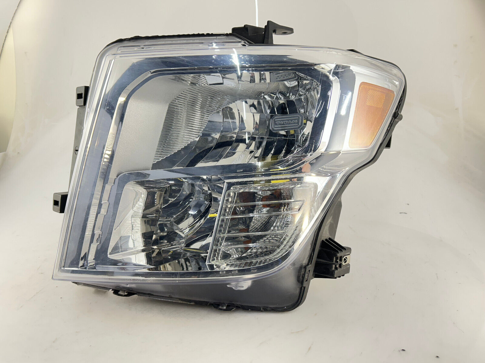 OEM | 2016 - 2019 Nissan Titan XD Halogen Headlight (Left/Driver)