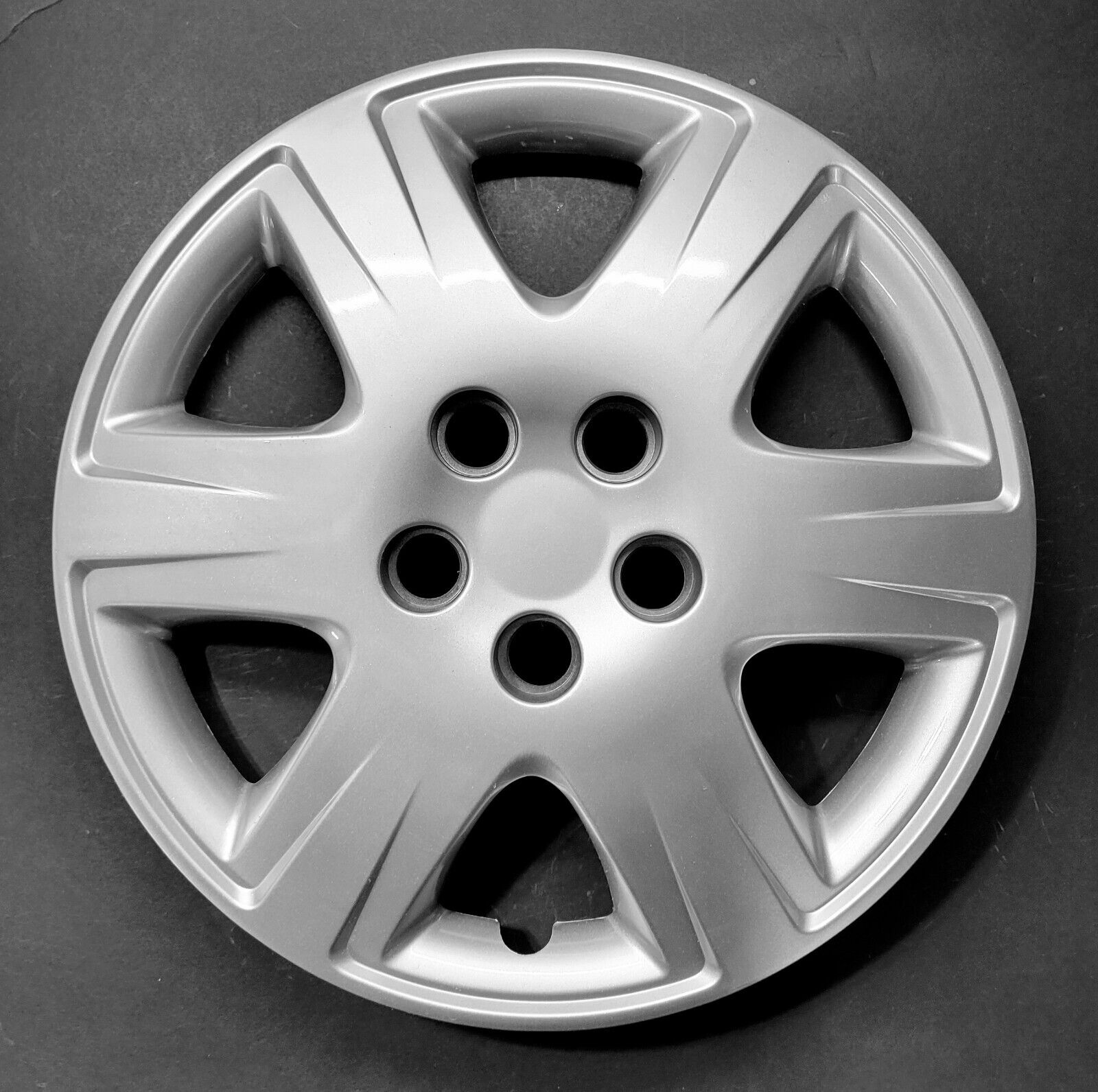 One Wheel Cover Hubcap Fits 2005-2008 Toyota Corolla 15\