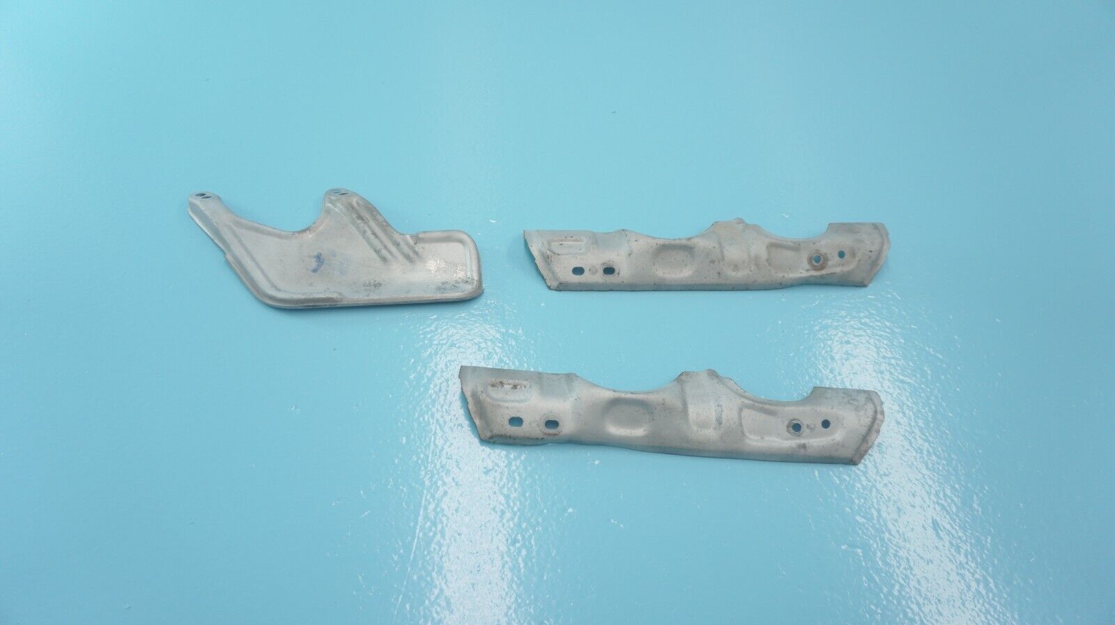 86--89 MERCEDES--BENZ 560SL  R107 ,  EXHAUST MANIFOLD SHIELD LEFT AND RIGHT SET
