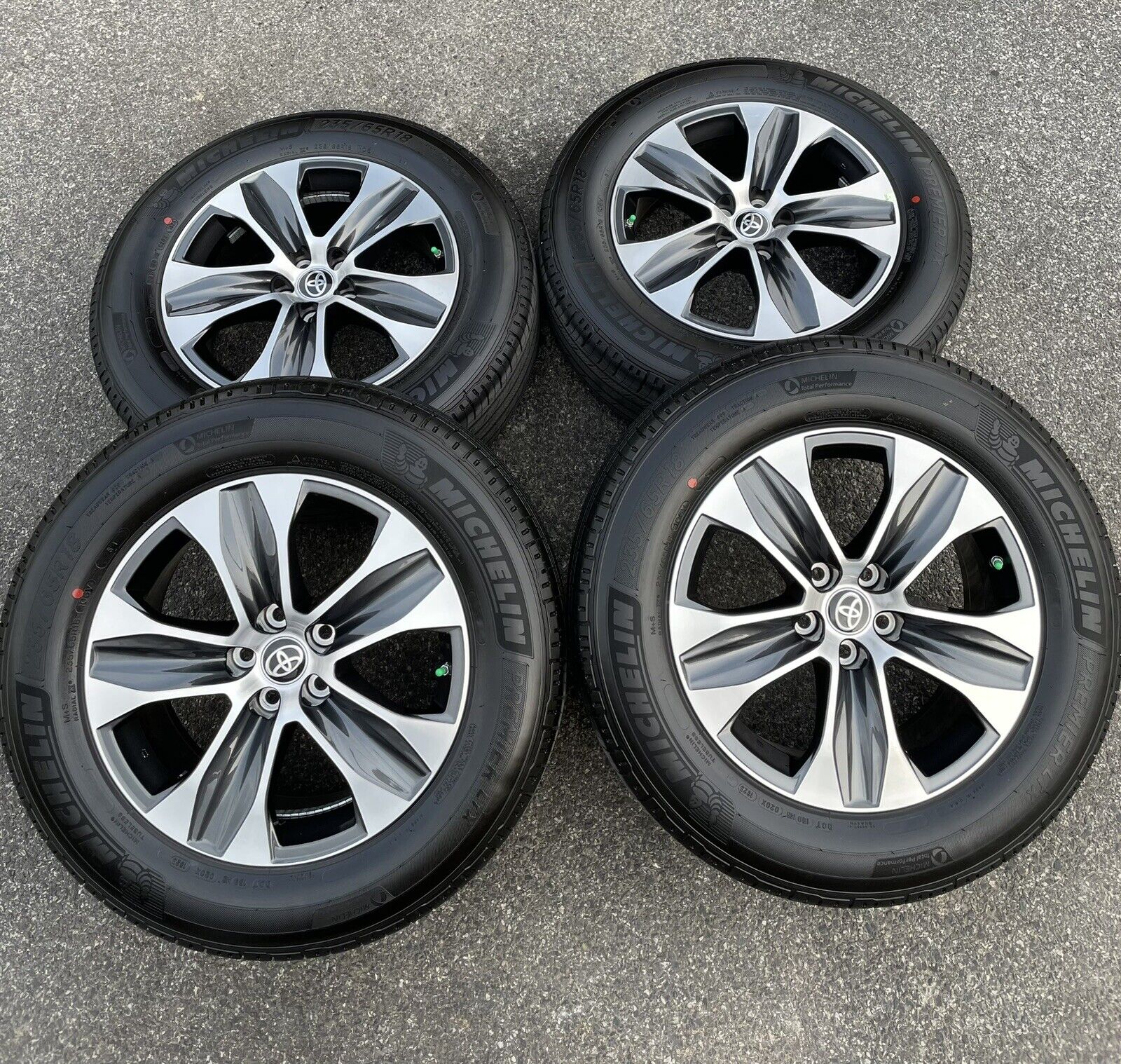 New 2023 Toyota Highlander 18” Wheels Rims Tires 235/65/18 OEM 2022 2021 RAV4