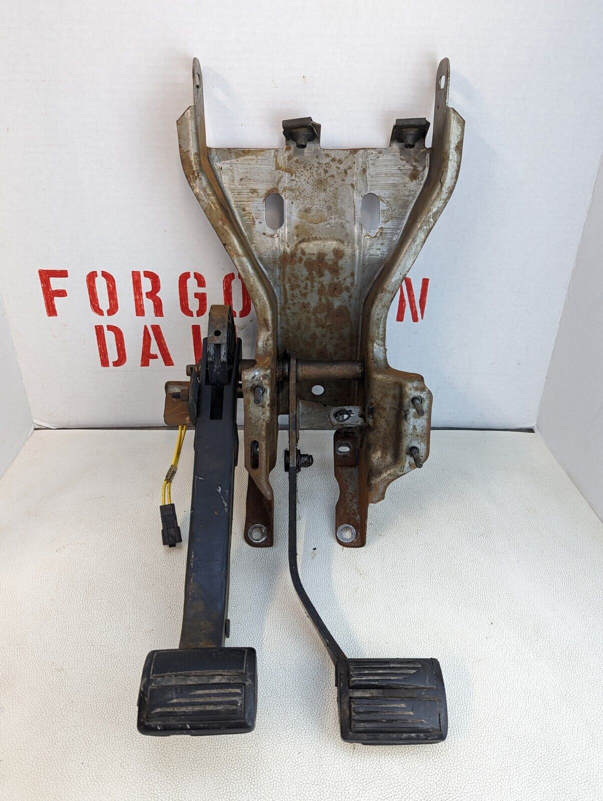 Dodge Shadow Plymouth Sundance Clutch Pedal Assembly 4509279 4509362